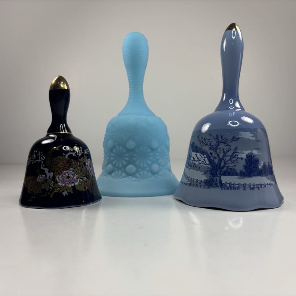 Vintage Set Of 3 Blue  Bells‎ Fenton Satin Daisy Button Price Winter Japan Birds